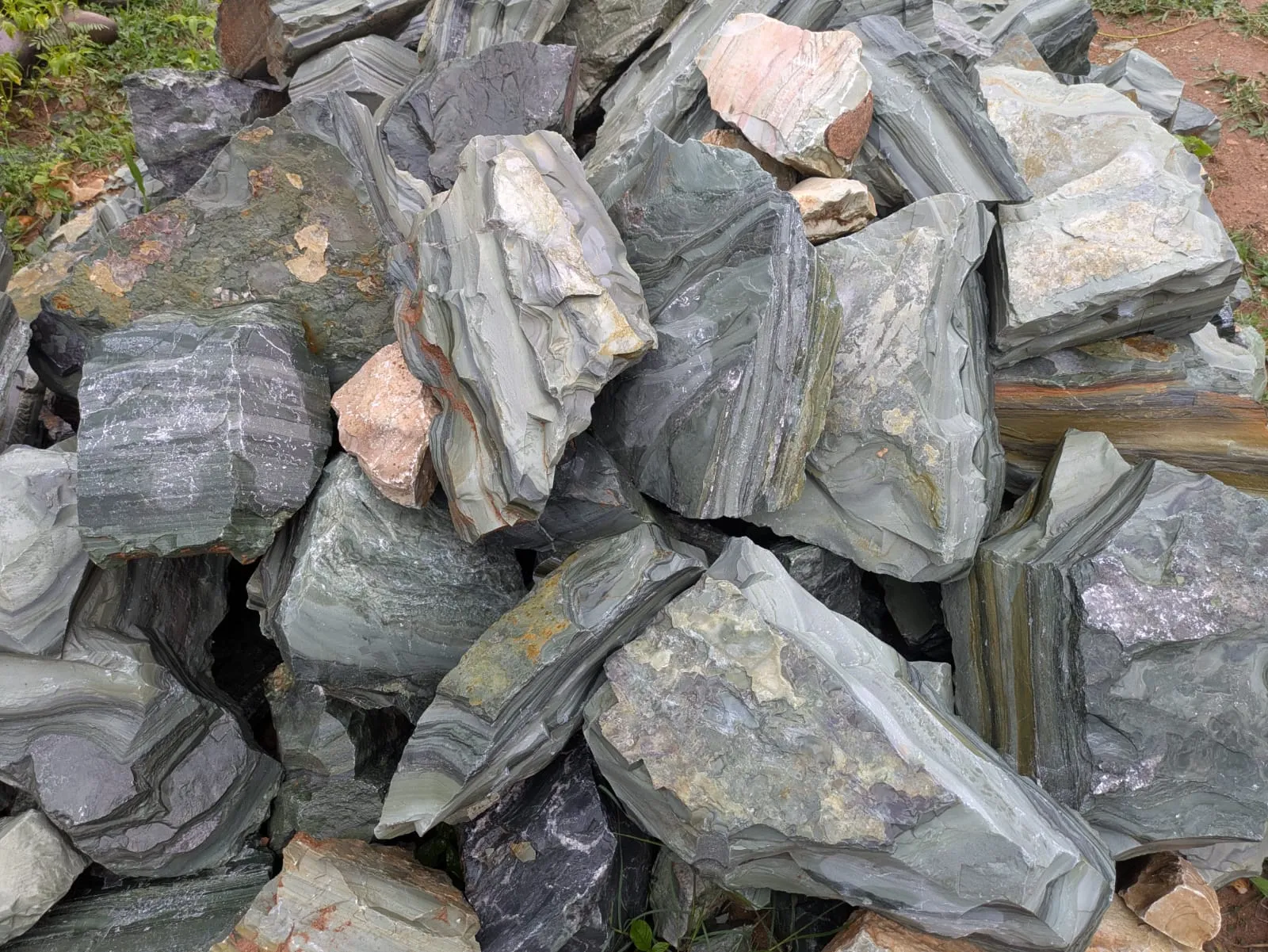 Grey Layered Slate Stones